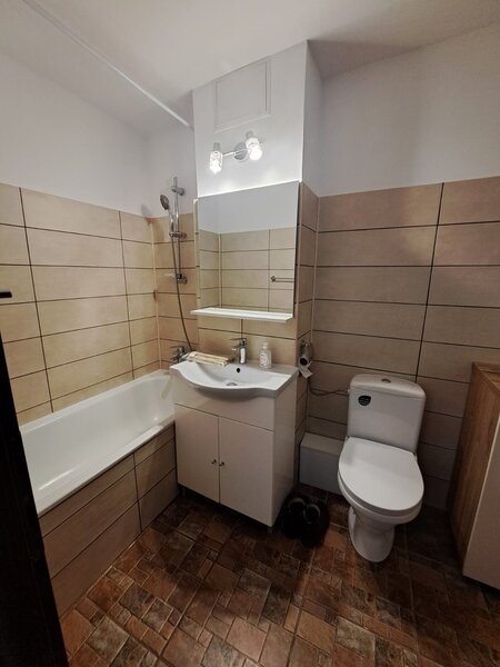 Lacul Tei, aproape Parcul Circului