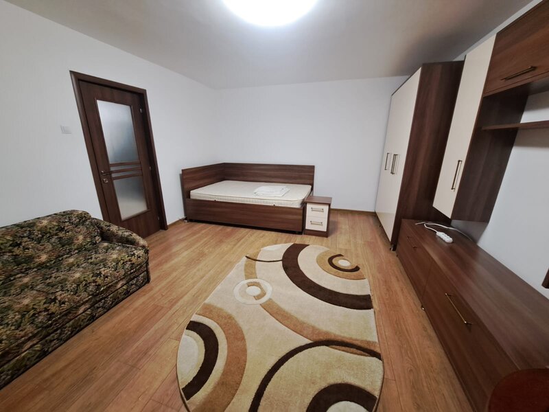 Lacul Tei, aproape Parcul Circului